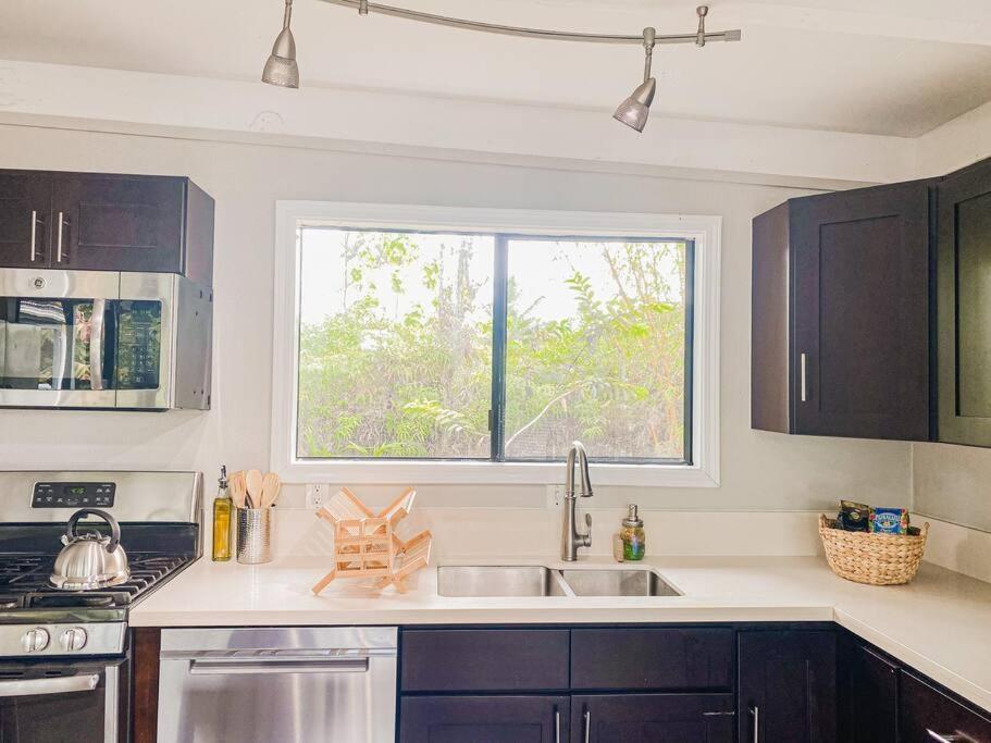 Monstera Bungalow, Spacious, King Bed, Big Kitchen Keaau Εξωτερικό φωτογραφία